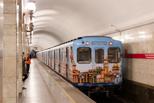 Поезда в метро Петербурга стали длиннее. транспорт, метро, поезда, Петербург