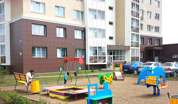 95 квартир в кемеровском микрорайоне «Верхний бульвар» передали многодетным семьям. 17359.jpeg 95 квартир в кемеровском микрорайоне «Верхний бульвар» передали многодетным семьям. дом, квартира, многодетные семьи, микрорайон