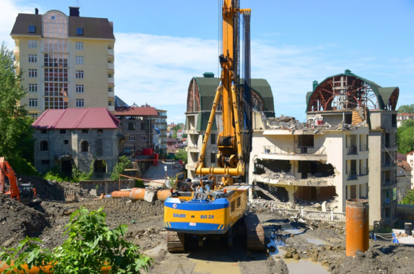 Власти Сочи приступили к сносу жилого комплекса на берегу моря﻿. 14476.jpeg