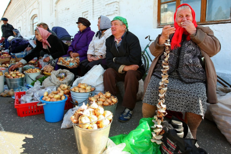 Пенсионеры получат площадку для продажи овощей и фруктов возле площади Победы. 15529.jpeg