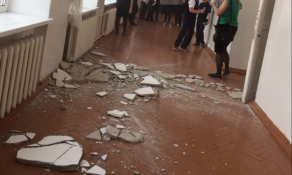 В начальной школе в Ишиме прямо во время перемены обрушился потолок. 14718.jpeg