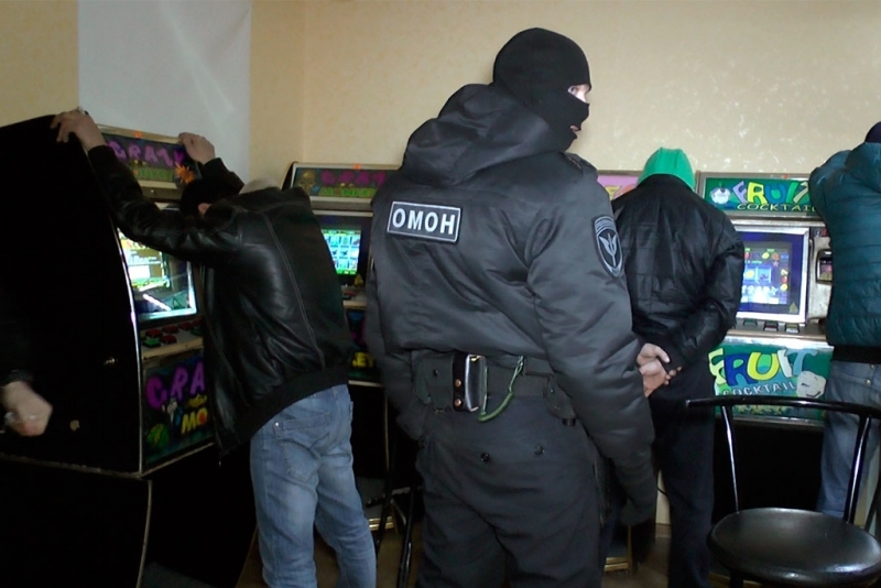 Сотрудники полиции в Петербурге закрыли игорный клуб в подвале. 15785.jpeg