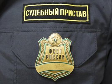 Судебные приставы помогли мужчине вселиться в собственную квартиру