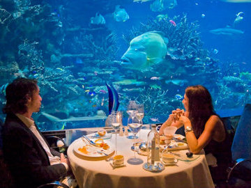 В Норвегии открылся крупнейший  в мире подводный ресторан