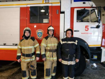 В Волгограде пожарный вынес из горящей квартиры младенца
