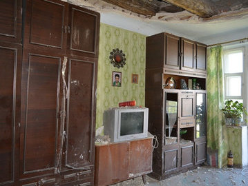 На голову жителям квартиры в доме в Волгограде рухнул потолок