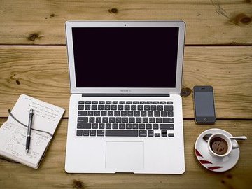 В Смоленске из незапертой квартиры украли ноутбук и телефон