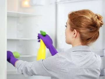 Как правильно разморозить и почистить холодильник?