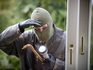 Как защитить свою квартиру от кражи