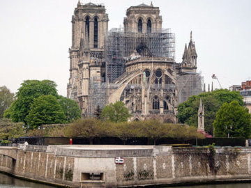 В Париже будет открыта площадь перед главным входом в Нотр-Дам