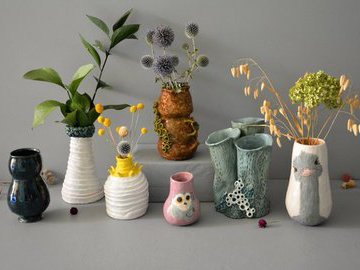 Как улучшить интерьер с помощью декоративных ваз и цветов