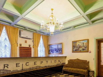Роспотребнадзор через суд закрыл "Гранд Отель" на Невском