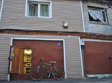 Жители Москвы обустраивают гаражи для жилья